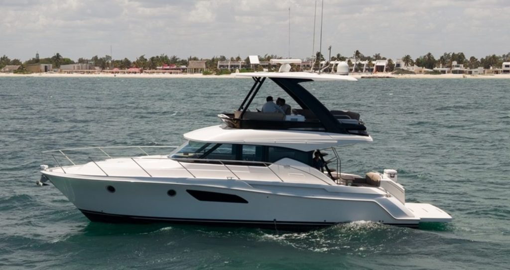 Exterior Tiara 44 Flybridge 2017